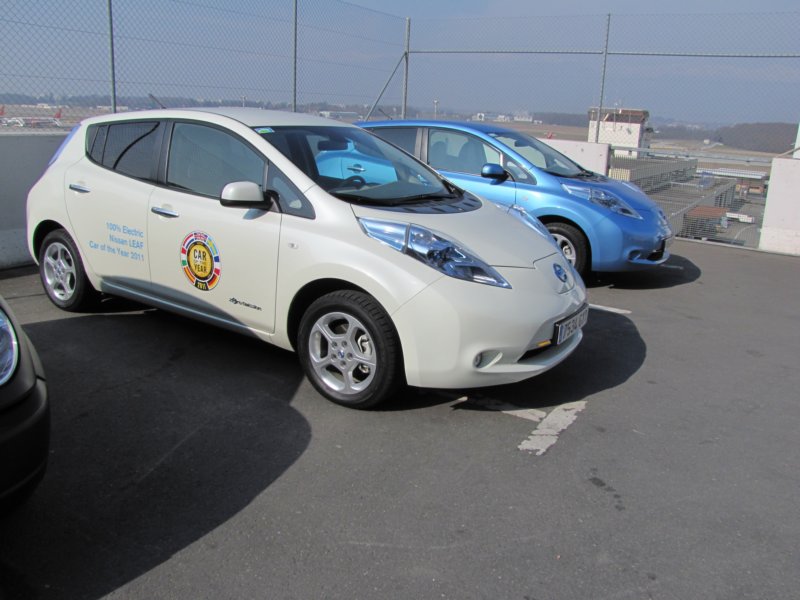 nissanleaf.jpg