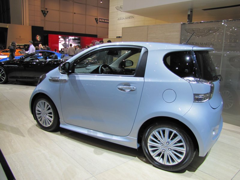astonmartincygnet3.jpg