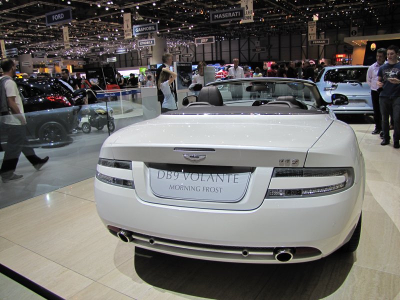 astonmartindb9volantemorningfrostspecialedition2.jpg
