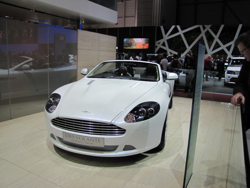 astonmartindb9volantemorningfrostspecialedition4.jpg
