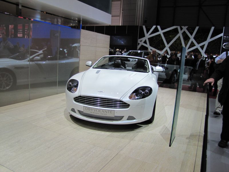astonmartindb9volantemorningfrostspecialedition6.jpg