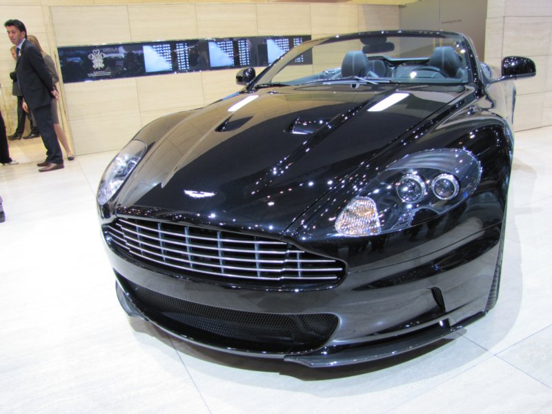 astonmartindbsvolantecarbonblackspecialedition4.jpg