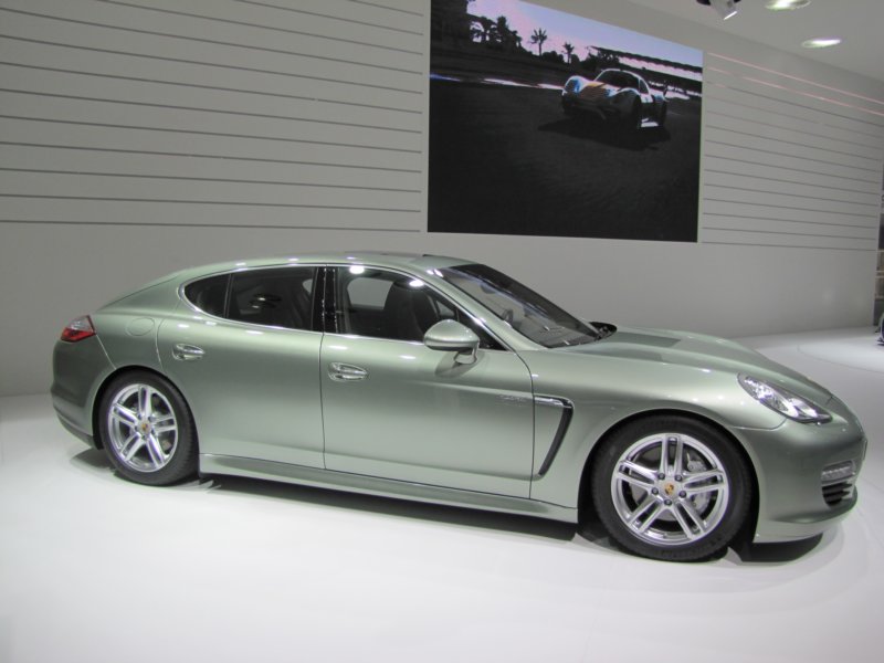 porschepanamerashybrid10.jpg