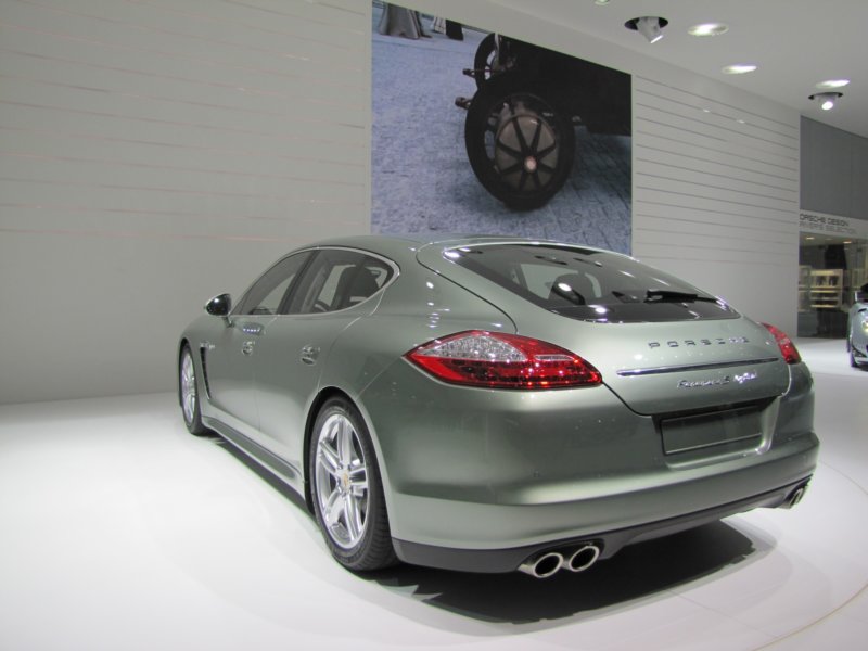 porschepanamerashybrid18.jpg