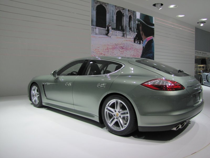 porschepanamerashybrid19.jpg