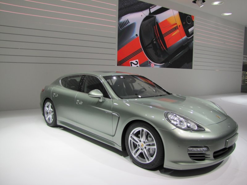 porschepanamerashybrid2.jpg