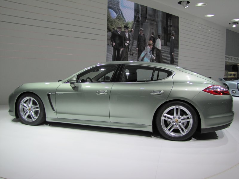 porschepanamerashybrid25.jpg