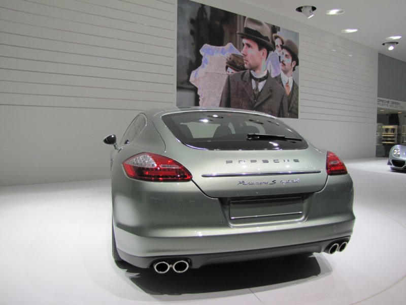 porschepanamerashybrid26.jpg