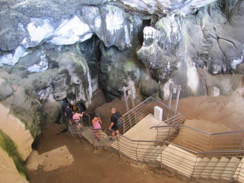 sep2011caveofagiosionnisagiaparaskevinantiparos2.jpg