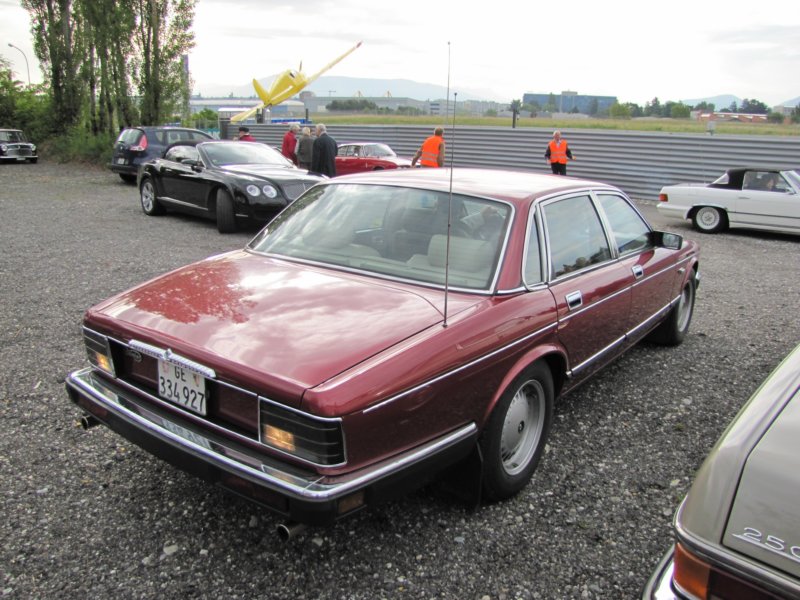 daimlerxj402.jpg