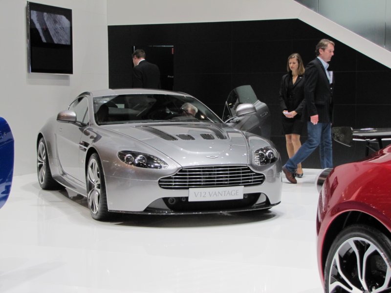astonmartinv12vantage2.jpg