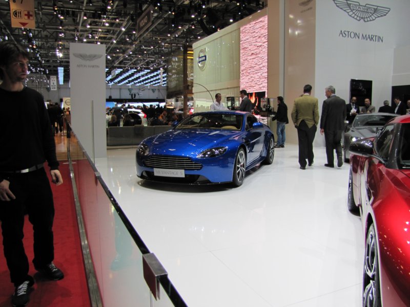 astonmartinv8vantages2.jpg