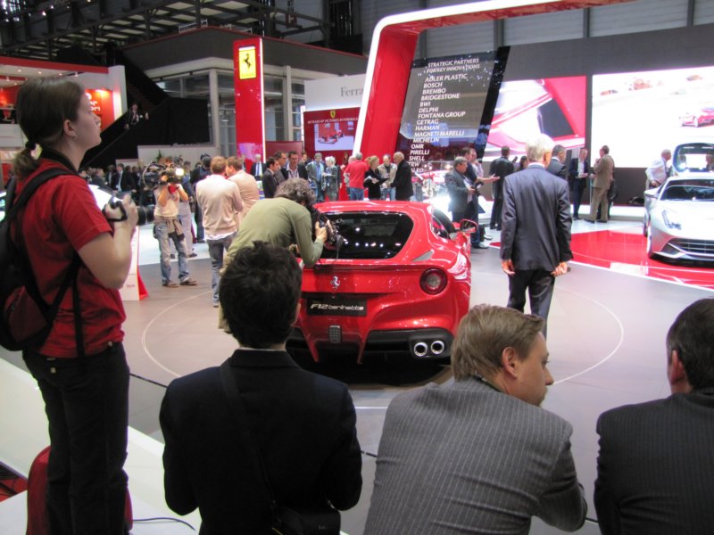 ferrarif12berlinetta4.jpg
