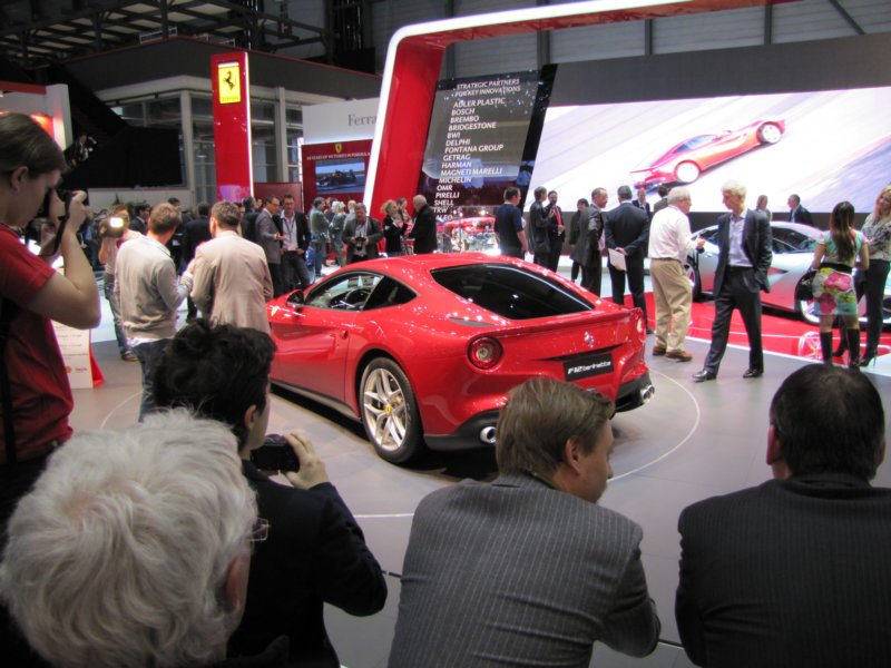 ferrarif12berlinetta6.jpg
