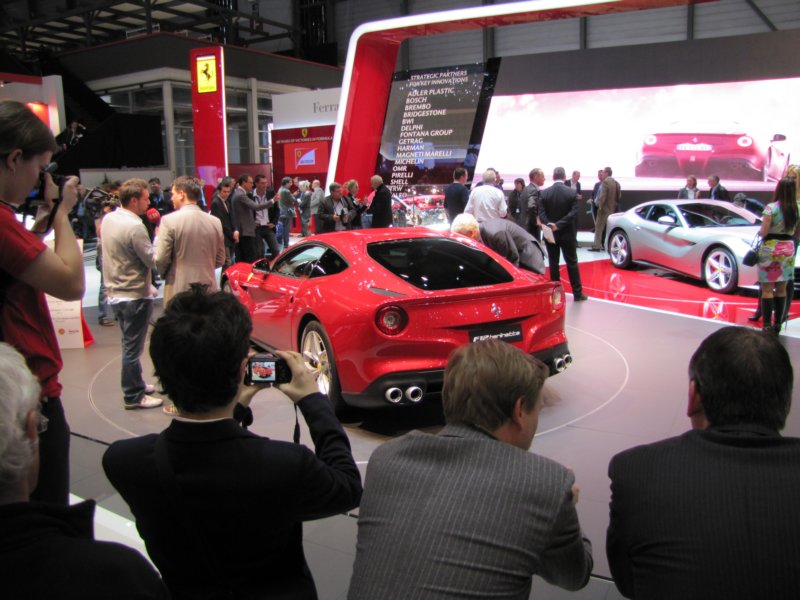 ferrarif12berlinetta8.jpg