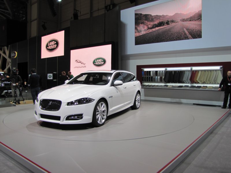 jaguarxfsportbrake4.jpg