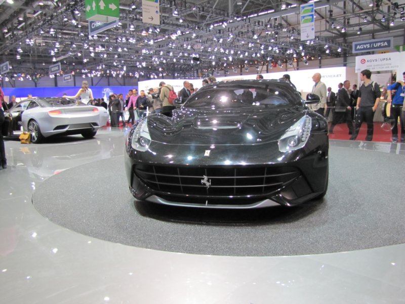 ferrarif12berlinetta23.jpg