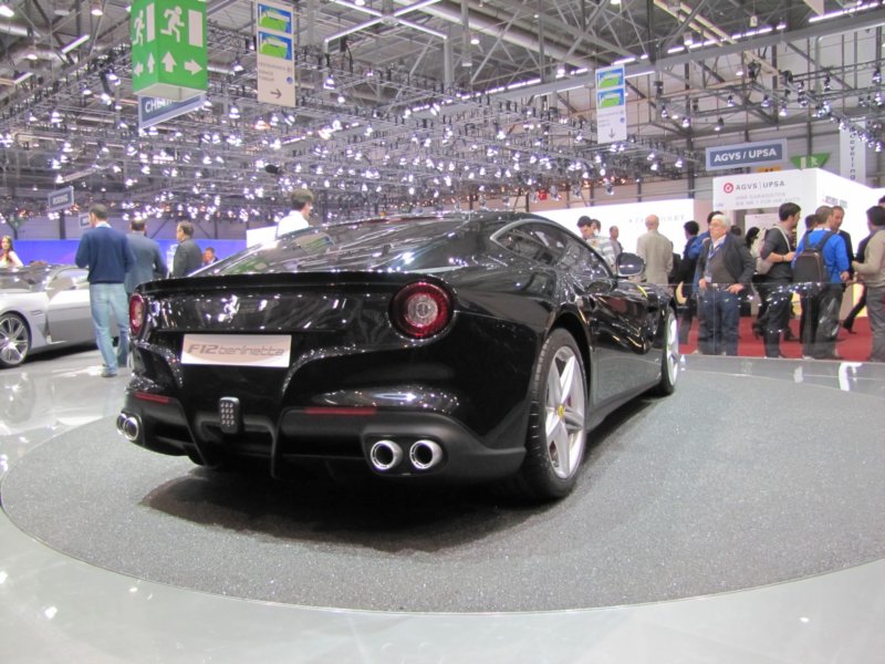 ferrarif12berlinetta33.jpg