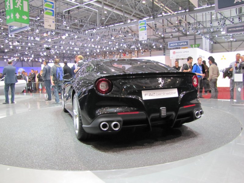 ferrarif12berlinetta35.jpg