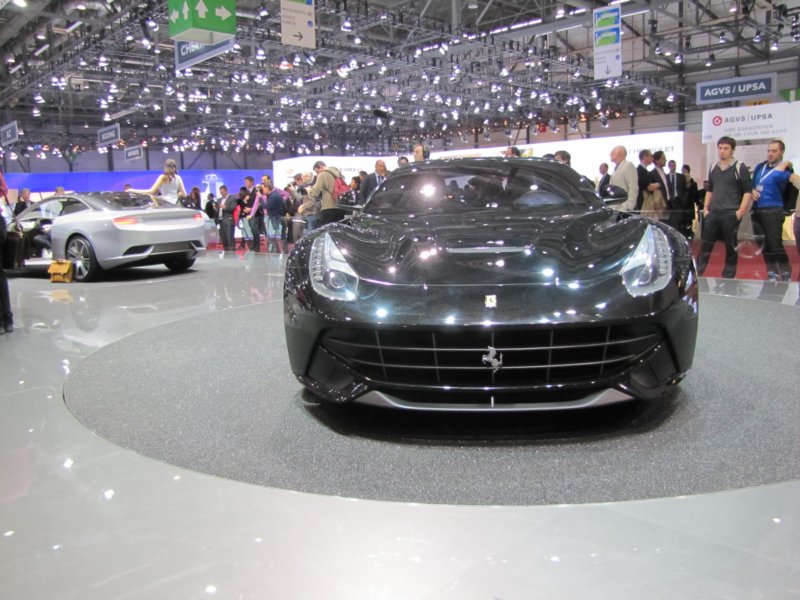 ferrarif12berlinetta38.jpg