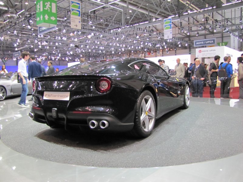 ferrarif12berlinetta4.jpg