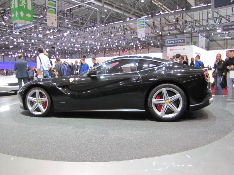 ferrarif12berlinetta5.jpg