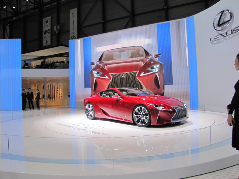 lexuslflc54.jpg