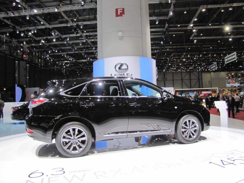 lexusrx450h19.jpg