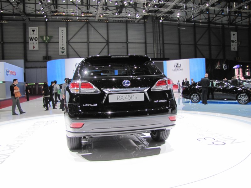 lexusrx450h30.jpg