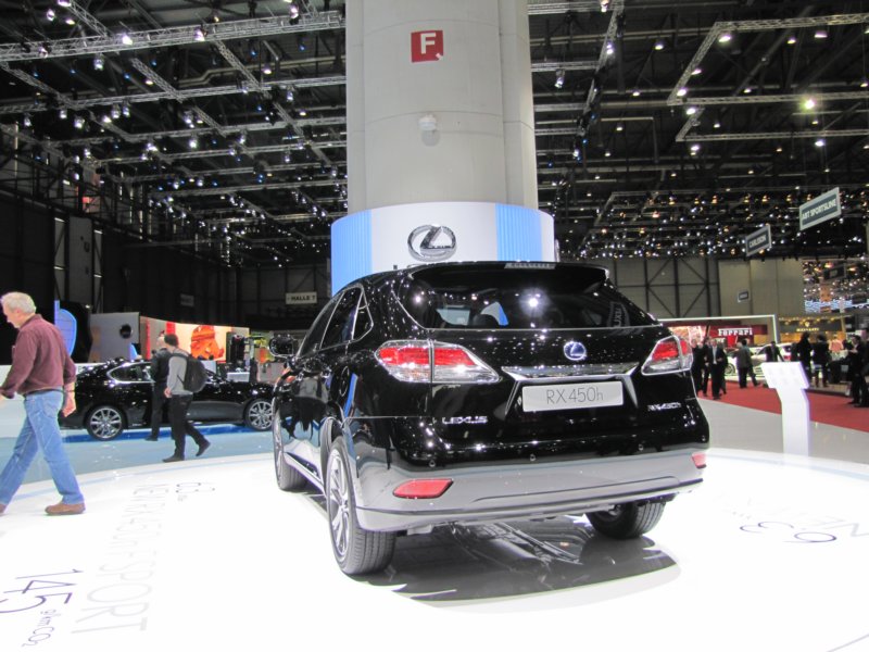 lexusrx450h52.jpg