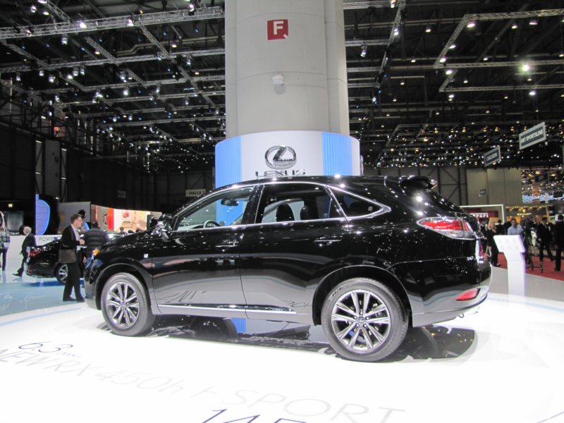 lexusrx450h60.jpg
