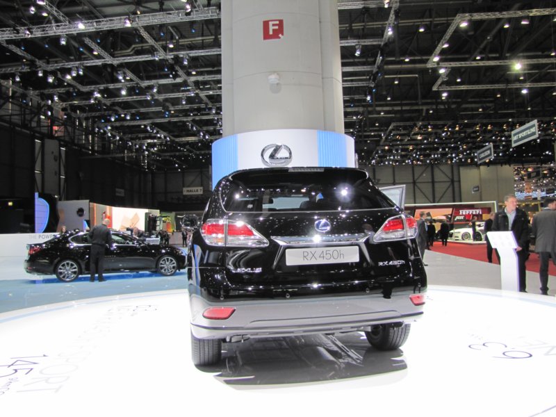 lexusrx450h61.jpg