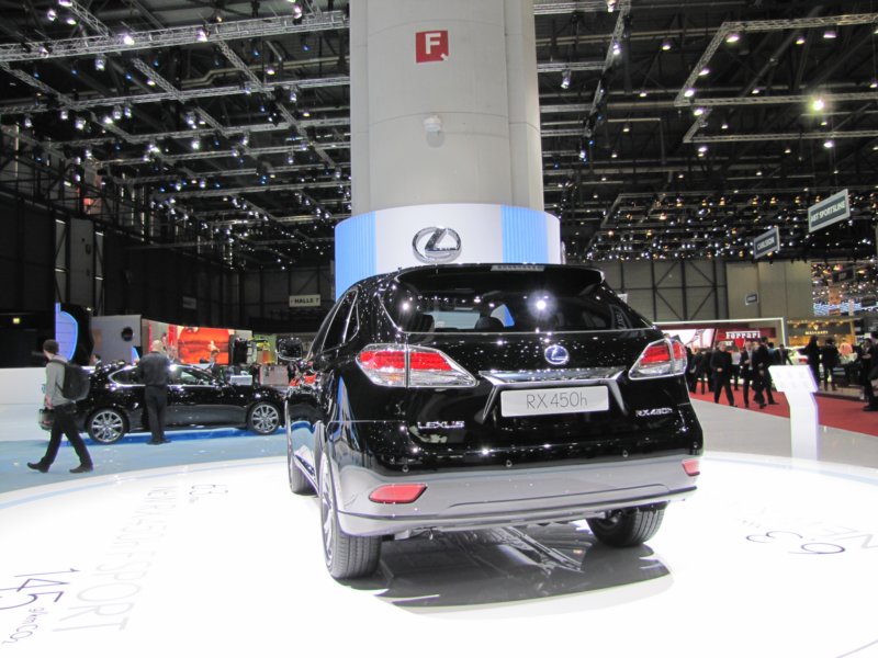 lexusrx450h64.jpg