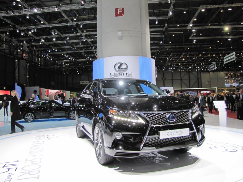 lexusrx450h70.jpg