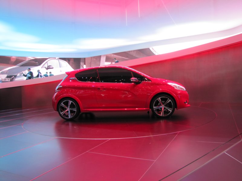 peugeot208gti36.jpg