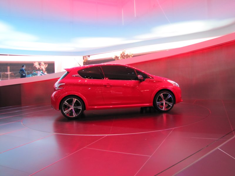 peugeot208gti44.jpg