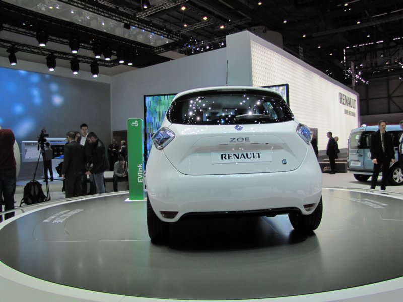 renaultzoe72.jpg