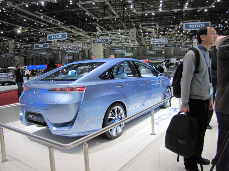 toyotafcvr2.jpg