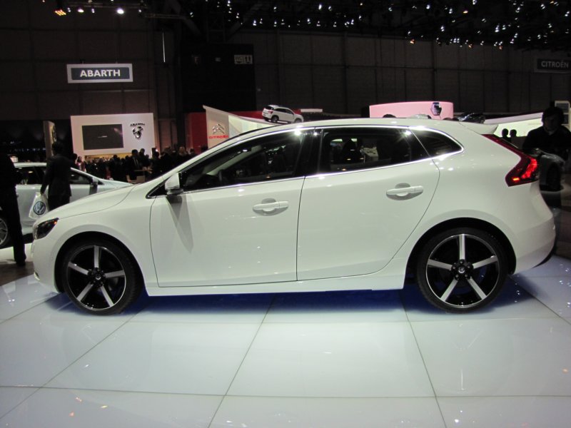 volvov4025.jpg