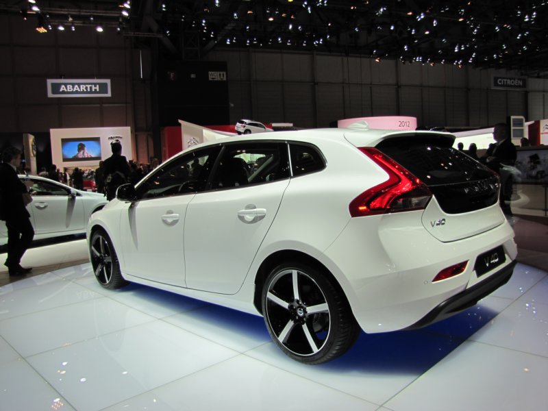 volvov4034.jpg
