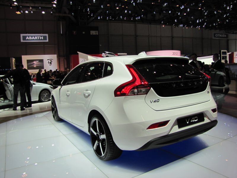 volvov4044.jpg