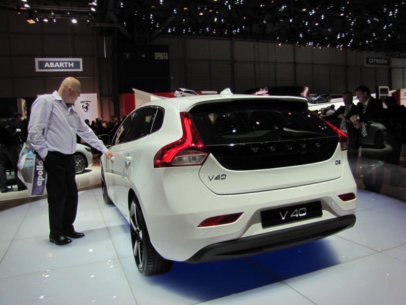 volvov4050.jpg