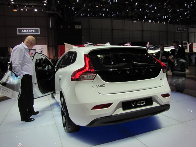 volvov4051.jpg