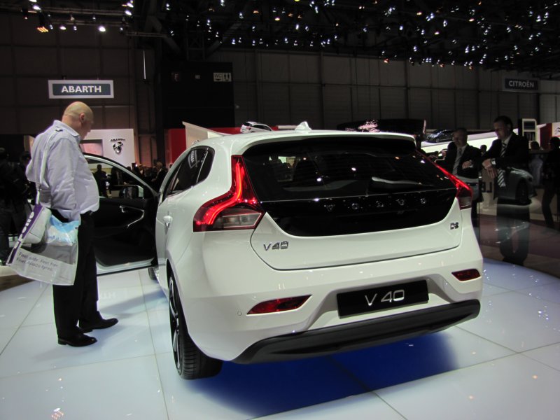 volvov4052.jpg