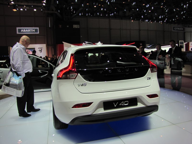 volvov4055.jpg