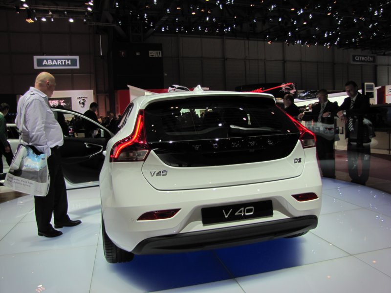 volvov4056.jpg