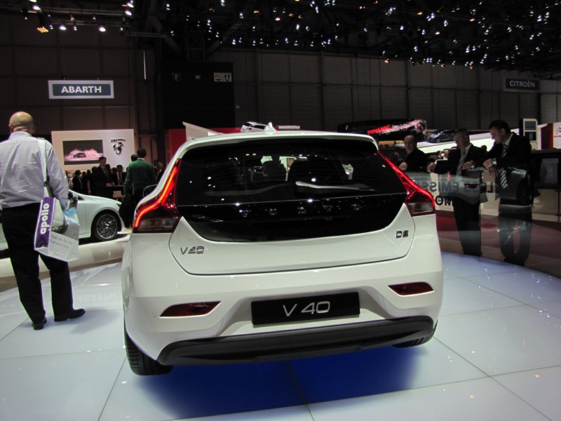 volvov4059.jpg
