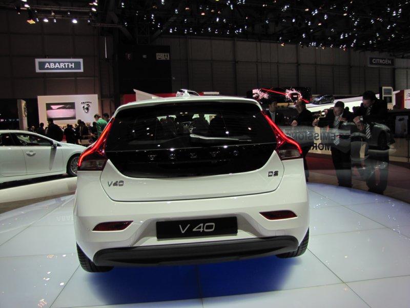 volvov4062.jpg