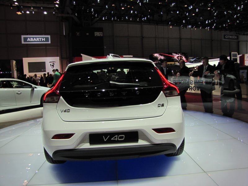 volvov4063.jpg
