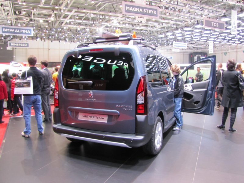 peugeotpartnertepee3.jpg